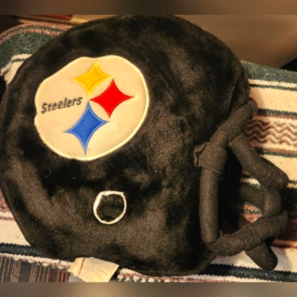 🏈Pittsburgh Steelers Helmet  Pillow.  🖤💛